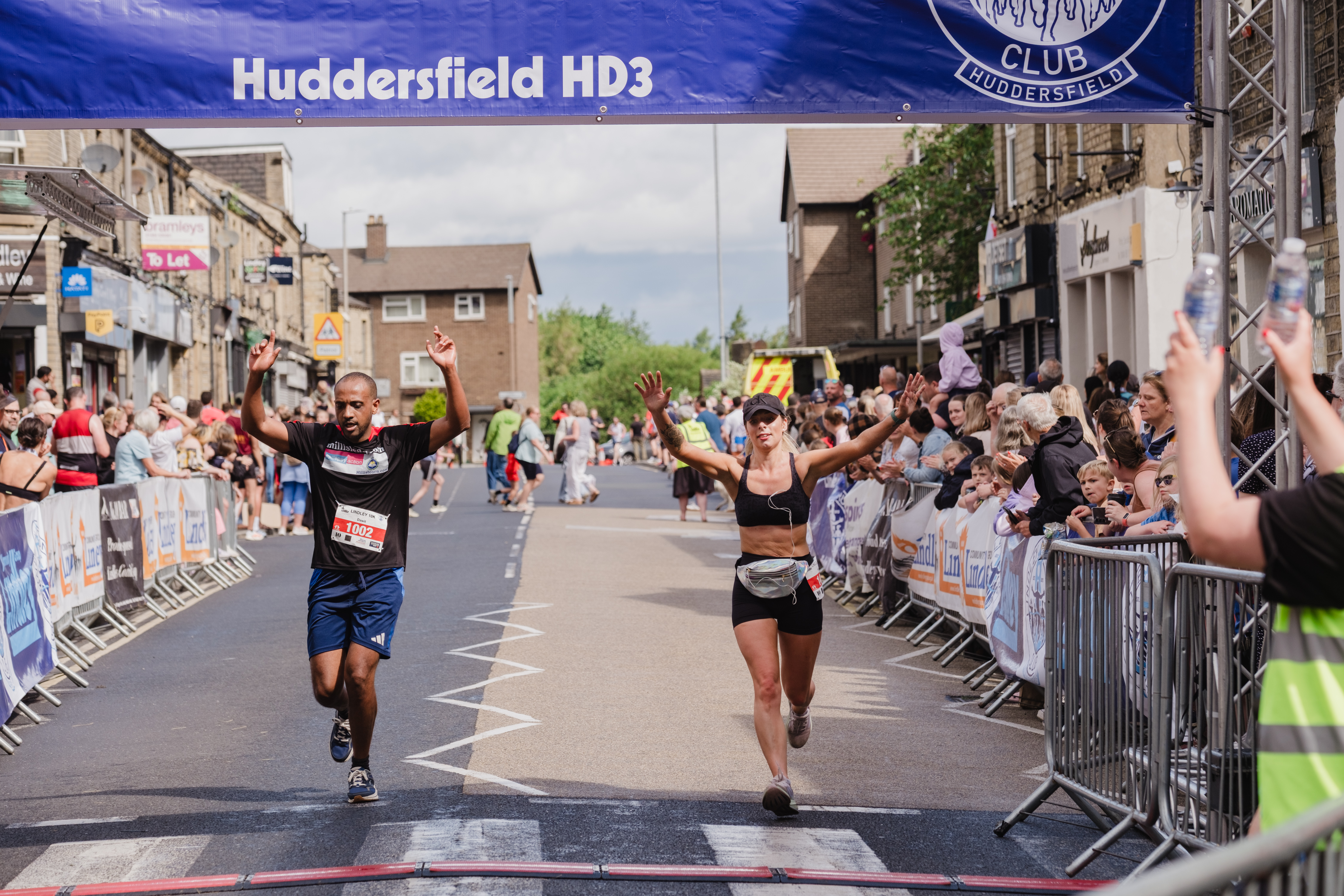2 runners finishing Lindley 10k