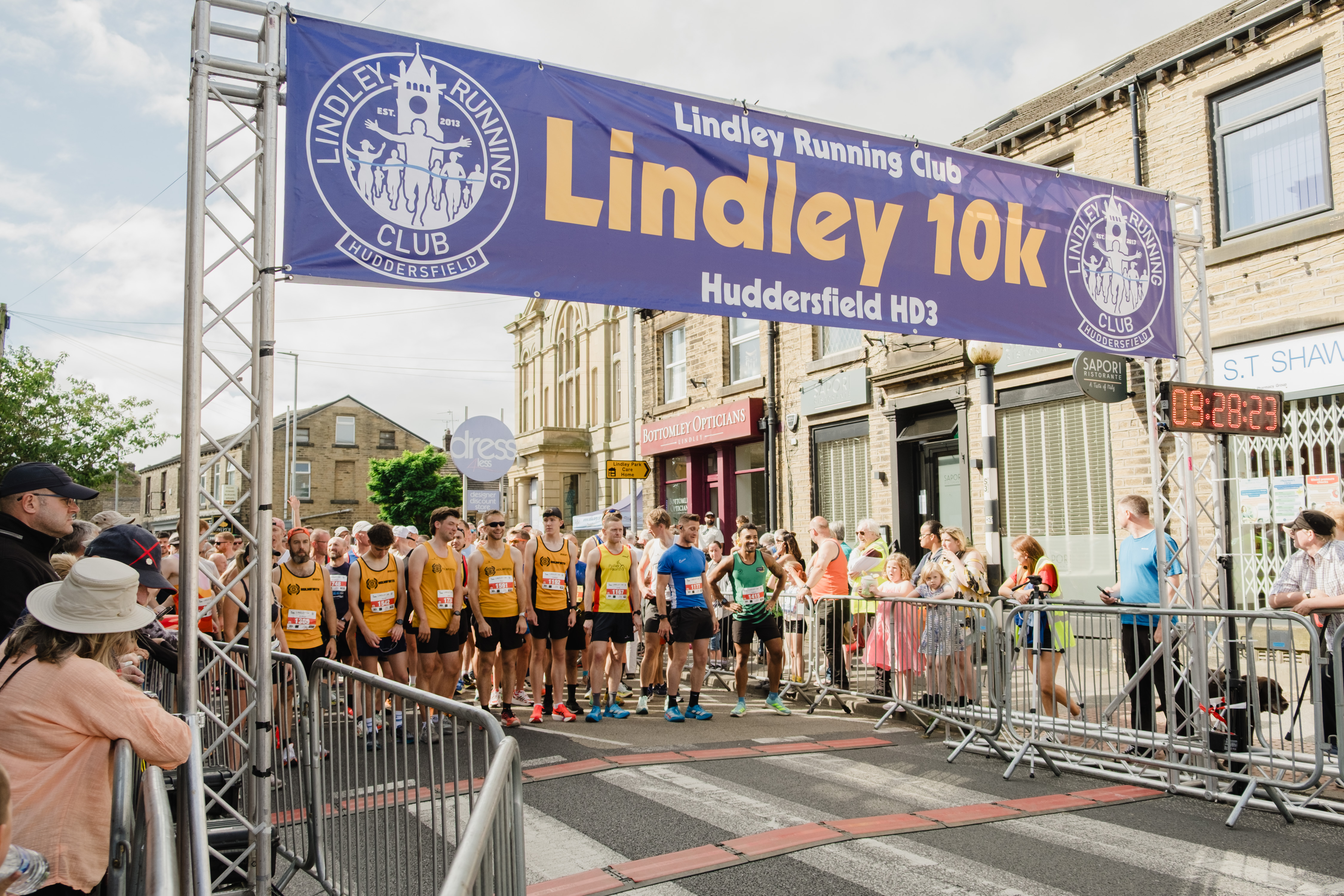 Lindley 10k start line